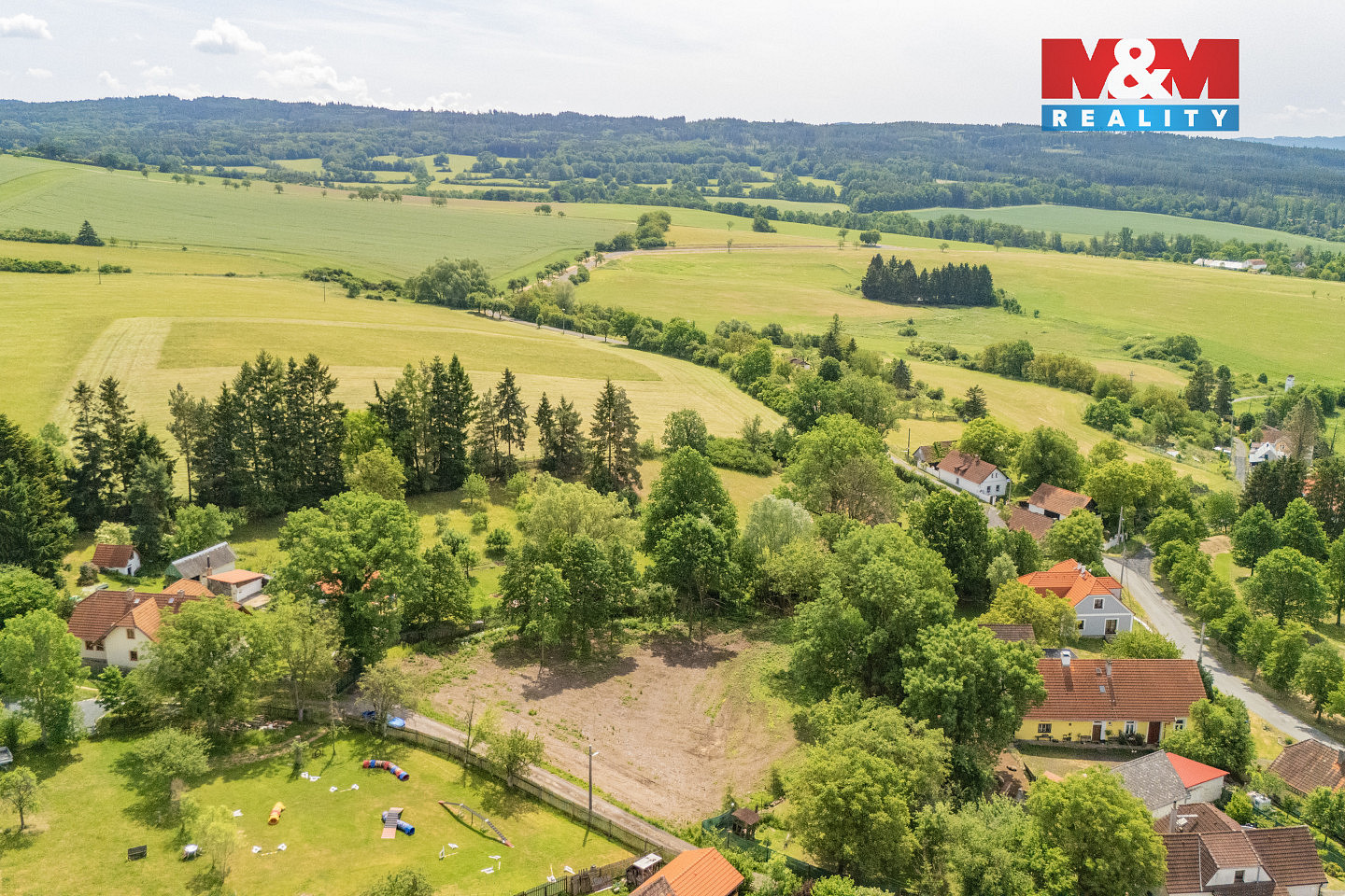 Prodej stavebního pozemku 808 m² – fotografie 2