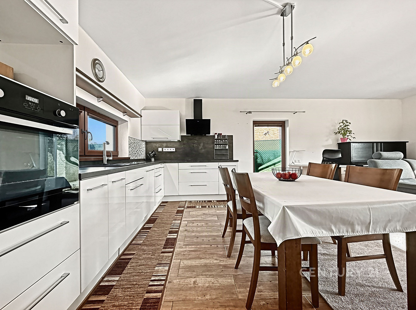 Prodej domu 99 m² s pozemkem 822 m² – fotografie 3