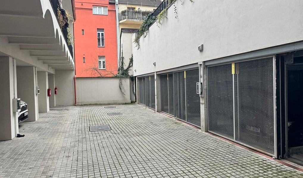 Pronájem garážového stání, Praha 5 - Smíchov, Praha – náhled fotky 2