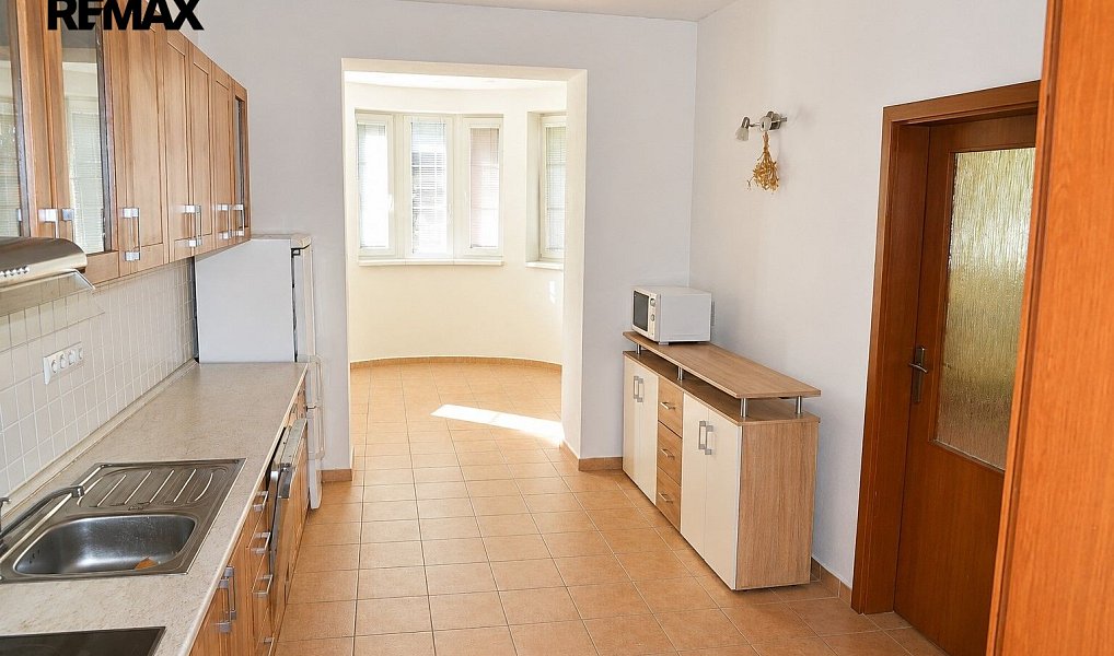 Pronájem domu 289 m² s pozemkem 751 m², Praha – náhled fotky 2