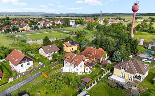 Prodej domu 333 m² s pozemkem 582 m², U vodojemu, Řitka, okres Praha-západ