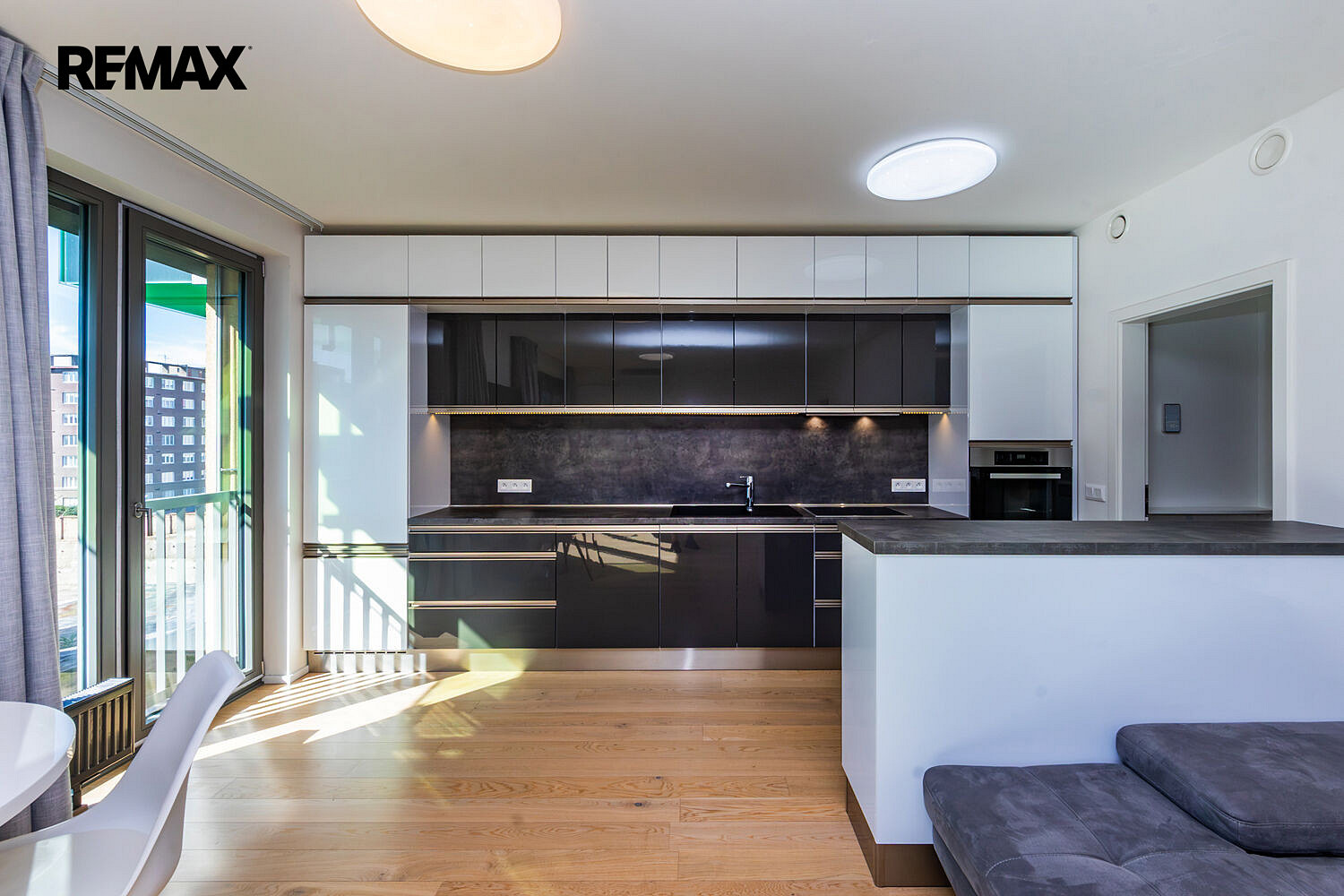 Pronájem bytu 2+kk 66 m² – fotografie 2