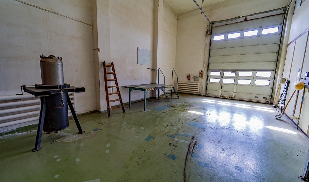 Prodej výrobních prostor 861 m², Bezno – náhled fotky 7