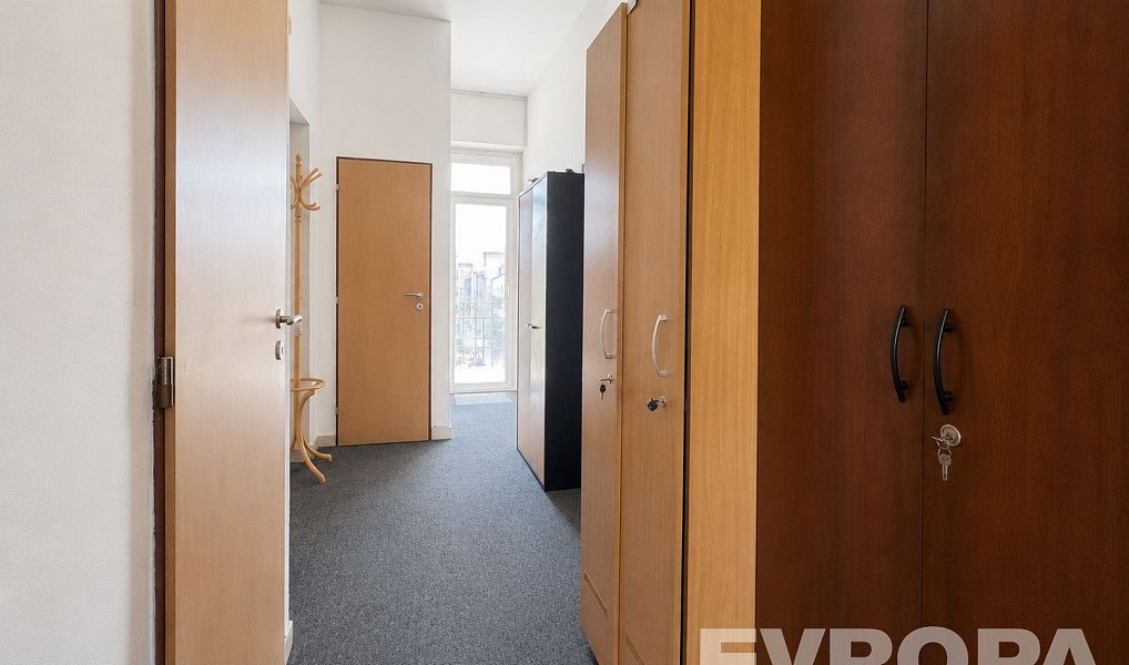 Pronájem kanceláře 67 m², Hradec Králové – náhled fotky 9