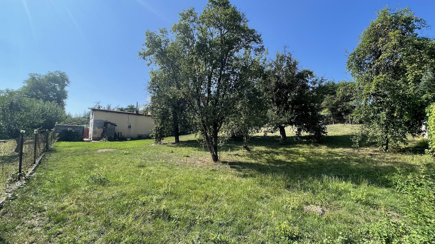 Prodej stavebního pozemku 813 m² — photo 2