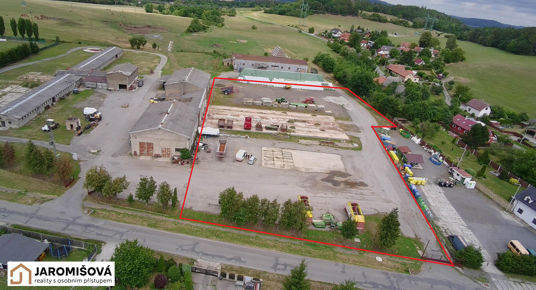 Pronájem komerčního pozemku 8 350 m²