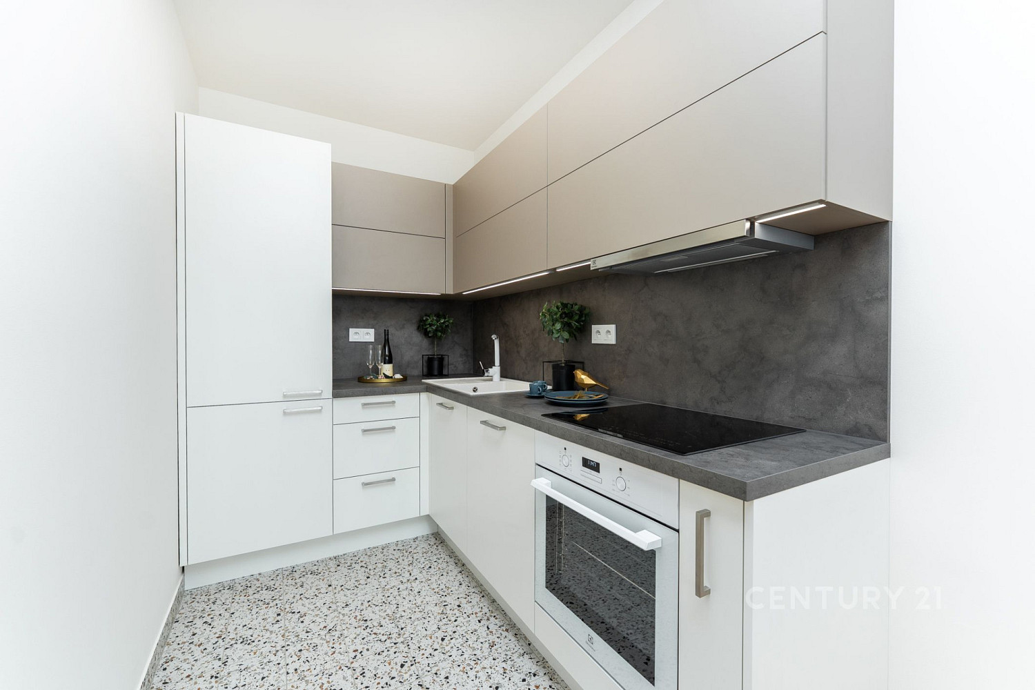 Pronájem bytu 2+kk 47 m² — photo 2