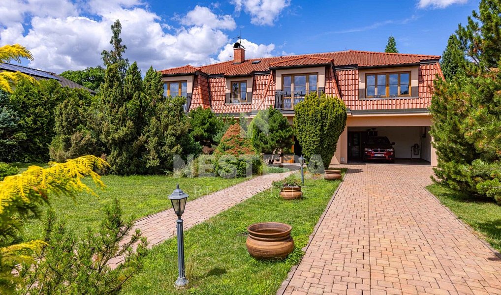 Prodej domu 444 m² s pozemkem 2 325 m², Vestec – fotka 1 z 48