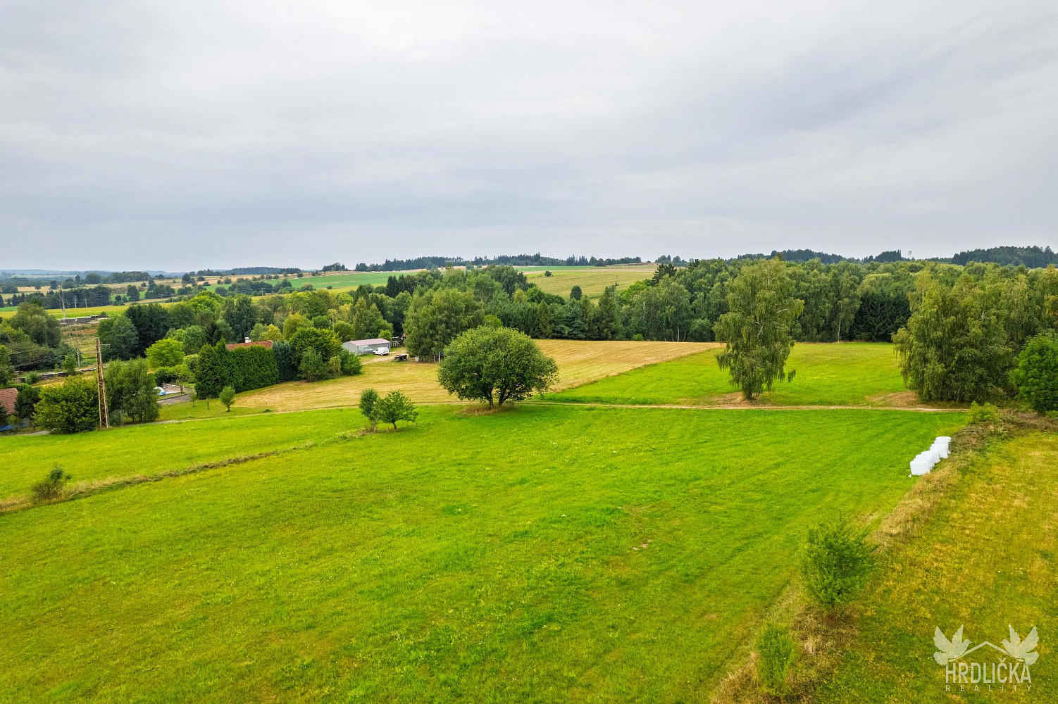 Prodej stavebního pozemku 1 401 m² – fotografie 3