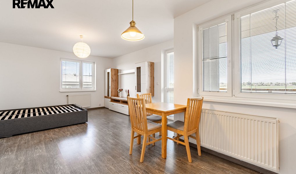 Pronájem bytu 2+kk 55 m², Šestajovice – náhled fotky 3