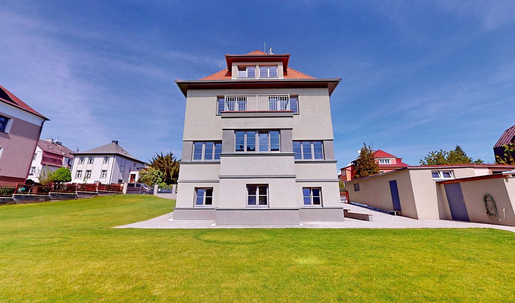 Prodej domu 270 m² s pozemkem 938 m², Karlovy Vary – fotka 1 z 43