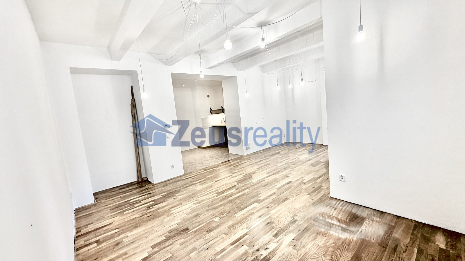 Pronájem obchodních prostor 48 m² – fotografie 2