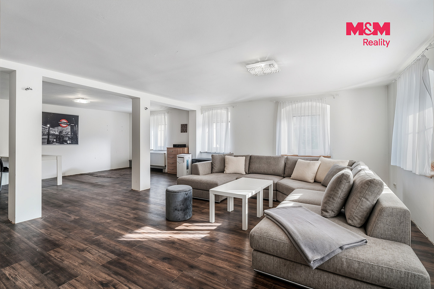 Prodej domu 300 m² s pozemkem 910 m² – fotografie 2