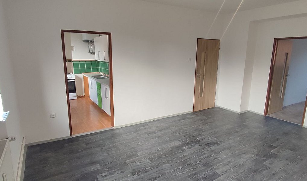Pronájem bytu 2+1 56 m², Cheb – náhled fotky 3