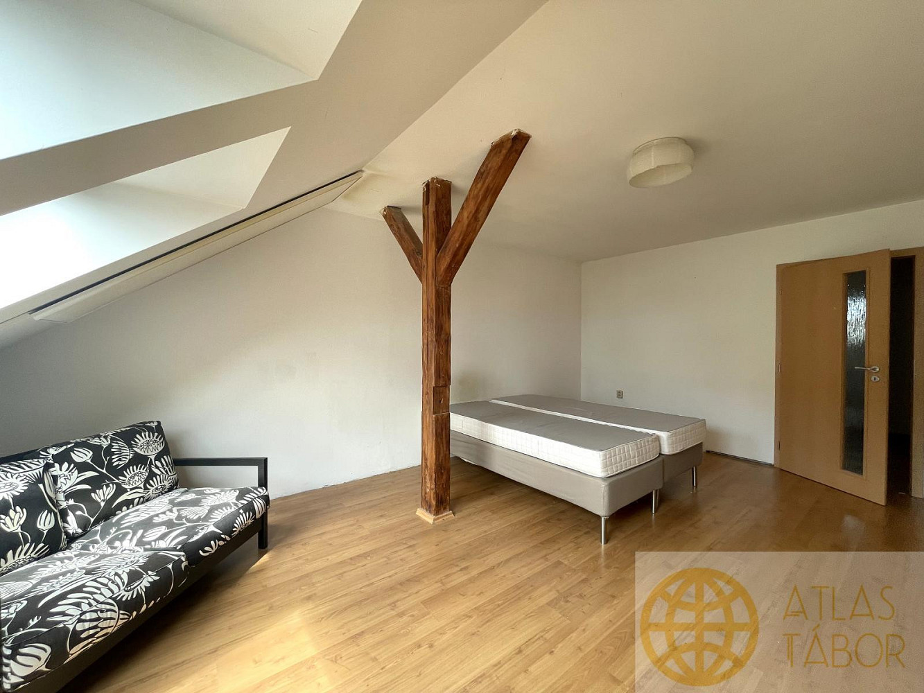 Pronájem bytu 2+1 85 m² – fotografie 4