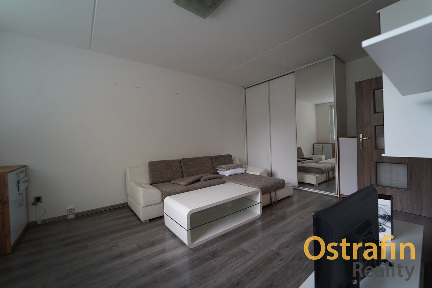 Pronájem bytu 1+kk 29 m² – fotografie 2