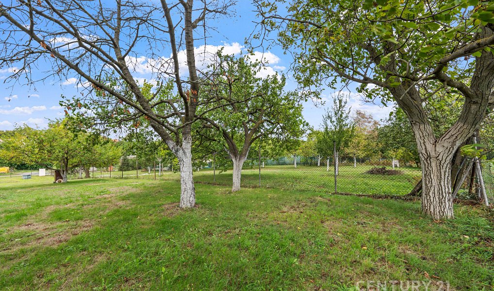 Prodej stavebního pozemku 661 m², Prace – náhled fotky 3