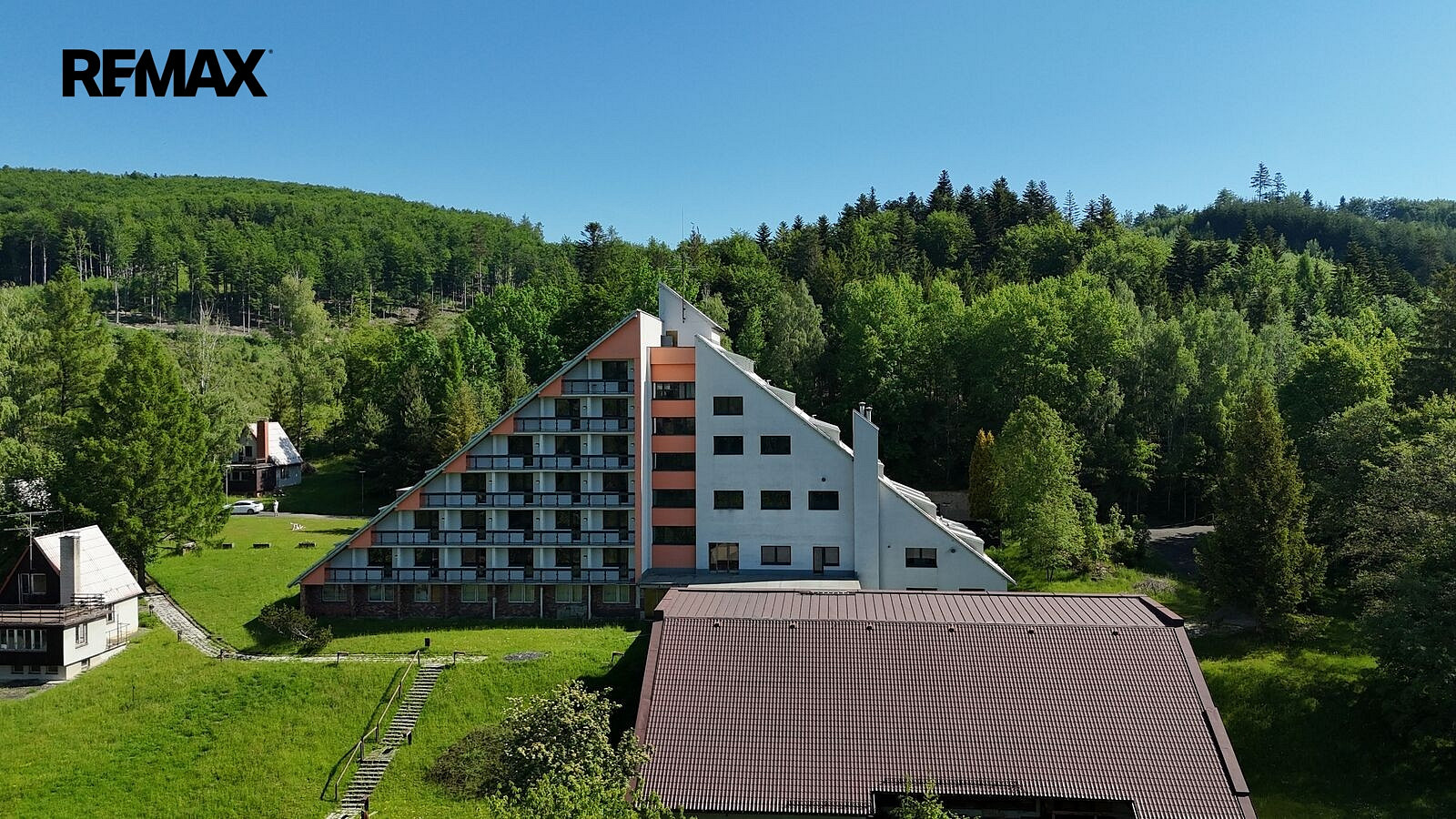 Prodej ubytovacího objektu 12 866 m²