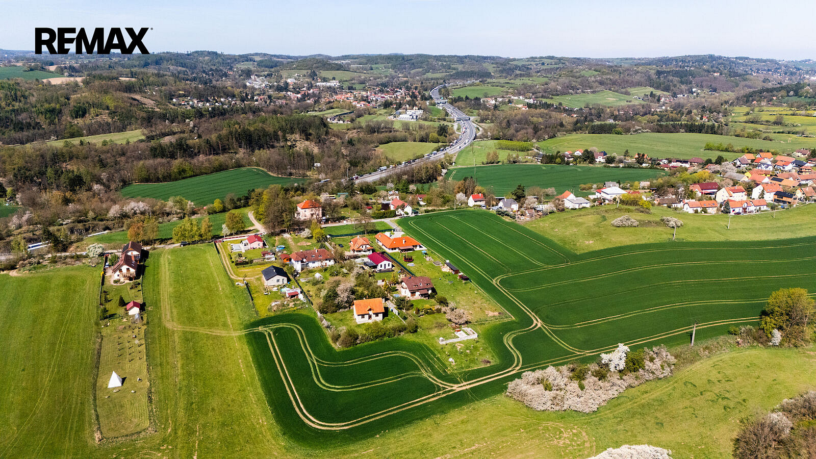 Prodej stavebního pozemku 1 185 m² – fotografie 3