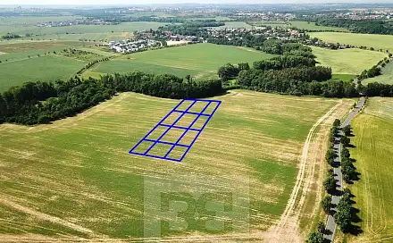 Prodej pole 11 406 m², Praha 10 - Benice