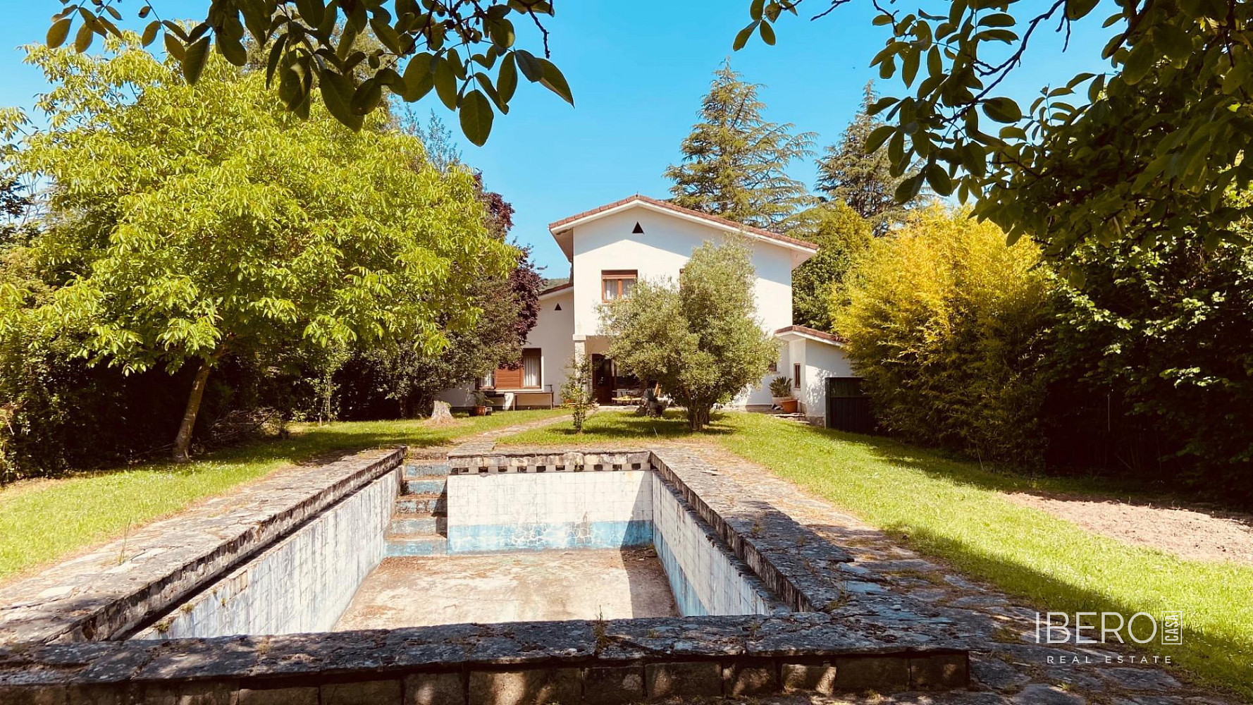 Prodej domu 250 m² s pozemkem 2 088 m²