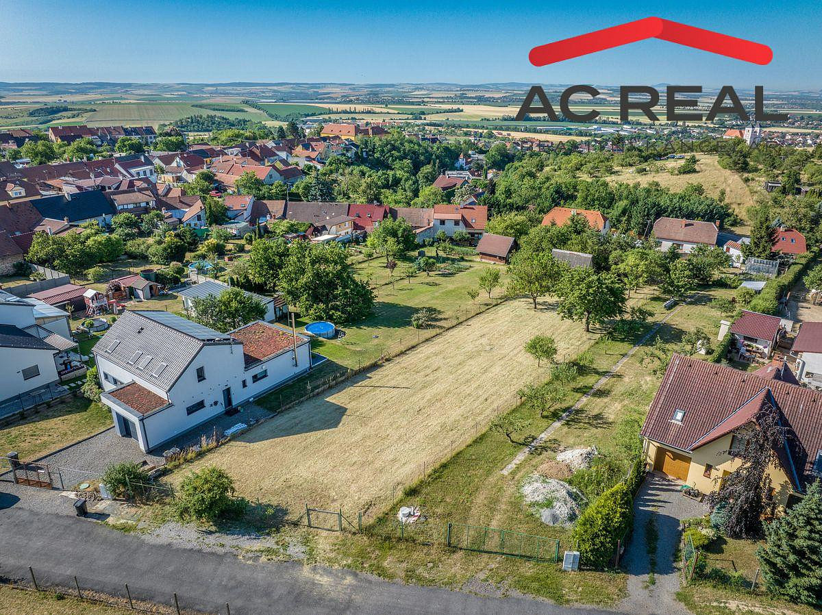 Prodej stavebního pozemku 1 215 m²