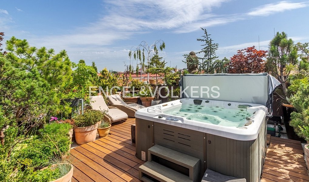 Pronájem bytu 5+kk 600 m², Praha – náhled fotky 2