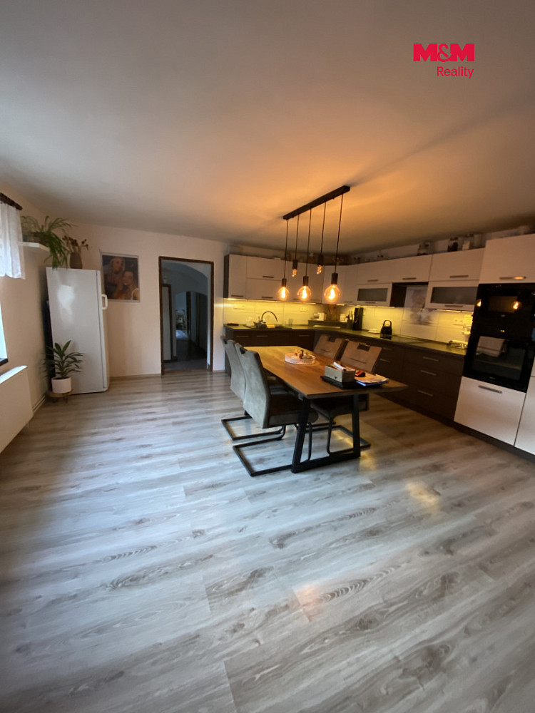Prodej domu 250 m² s pozemkem 722 m² – fotografie 3