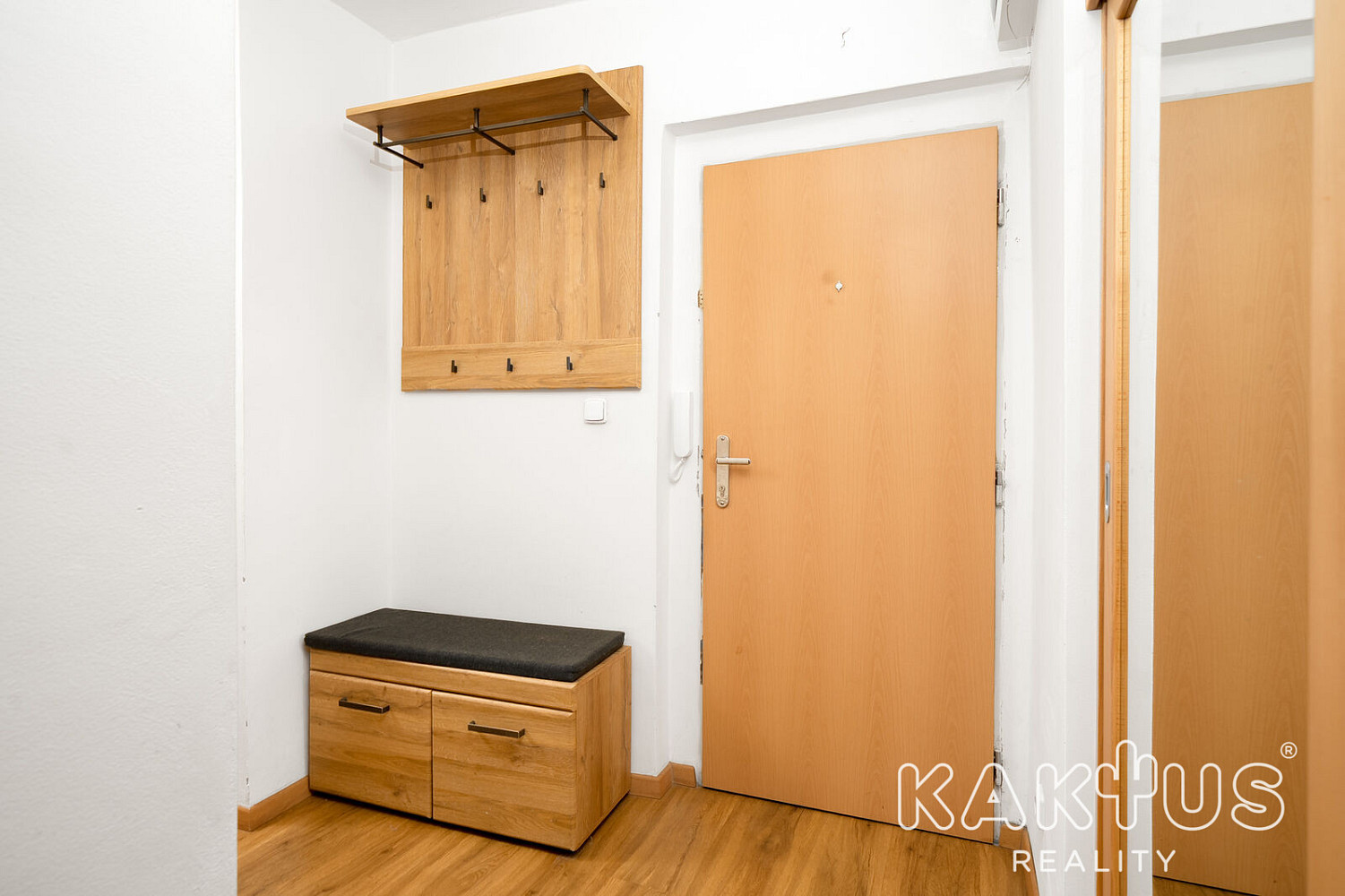 Pronájem bytu 2+1 56 m² – fotografie 4