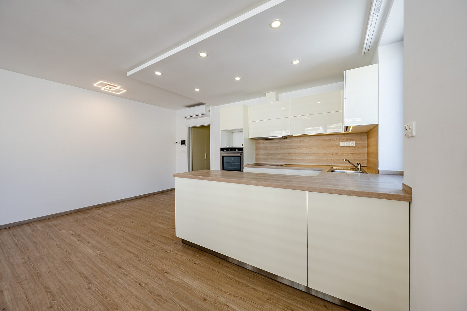Pronájem bytu 3+kk 69 m² – fotografie 5