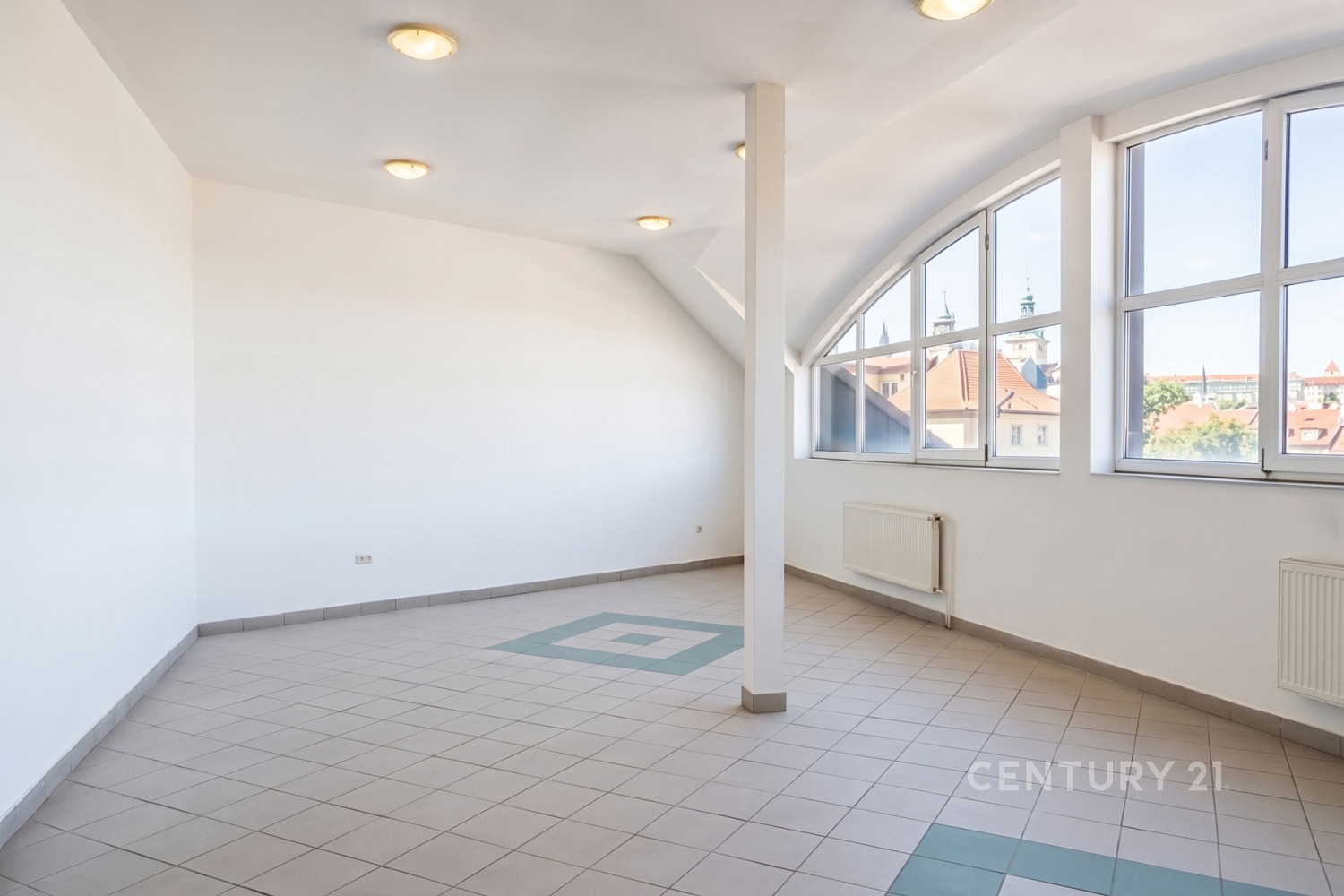 Pronájem kanceláře 450 m²