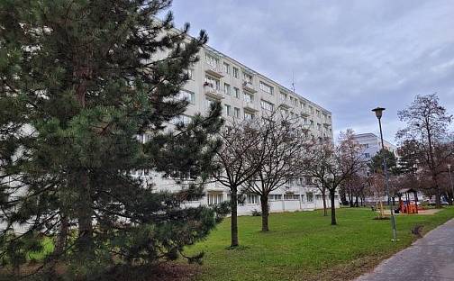Prodej bytu 1+kk 27 m², Varšavská, Pardubice - Polabiny