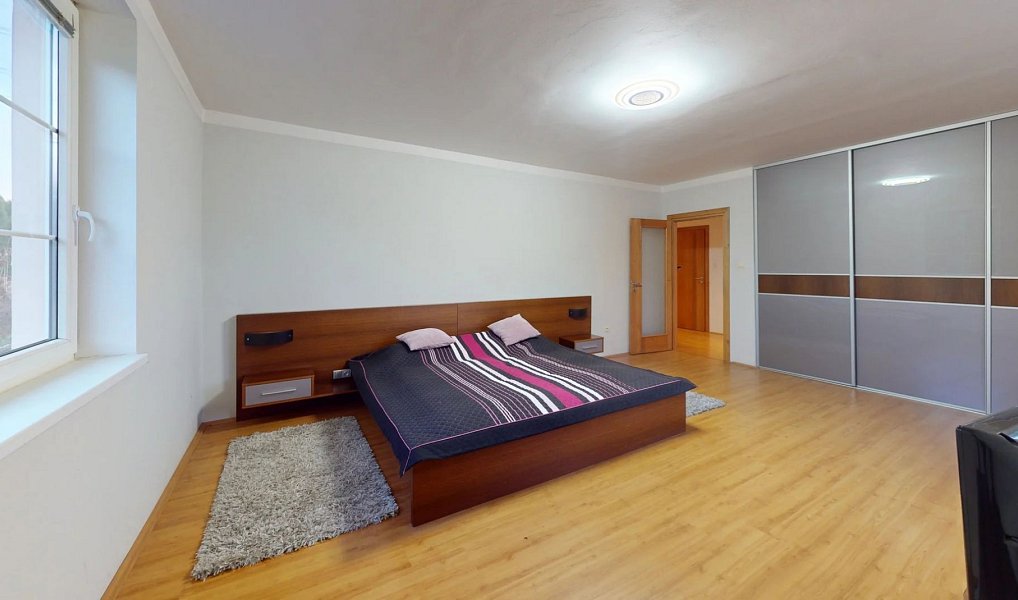 Prodej domu 424 m² s pozemkem 1 557 m², Hradištko – náhled fotky 4