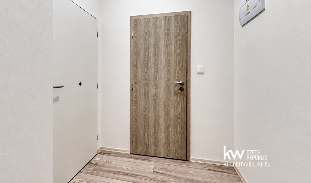 Pronájem bytu 1+kk 25 m², Milovice – náhled fotky 5
