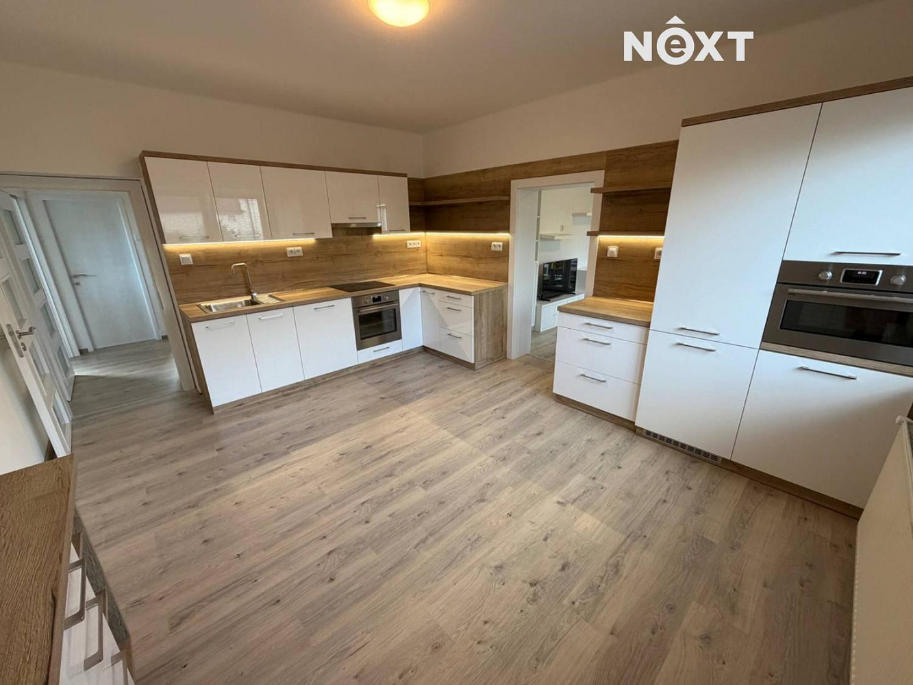 Pronájem bytu 5+kk 180 m² — photo 5