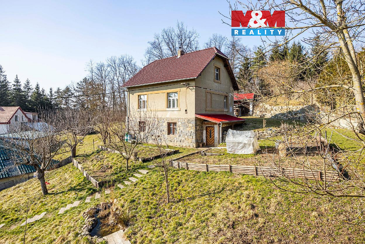 Prodej domu 298 m² s pozemkem 1 051 m²