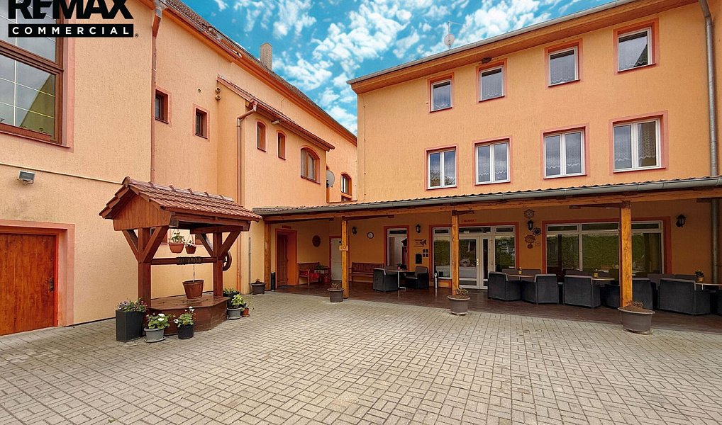 Prodej ubytovacího objektu 1 360 m², Blšany – náhled fotky 11
