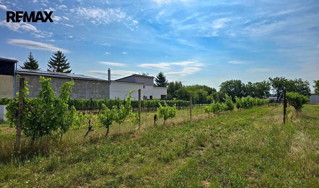 Prodej stavebního pozemku 845 m², Ivaň – náhled fotky 2