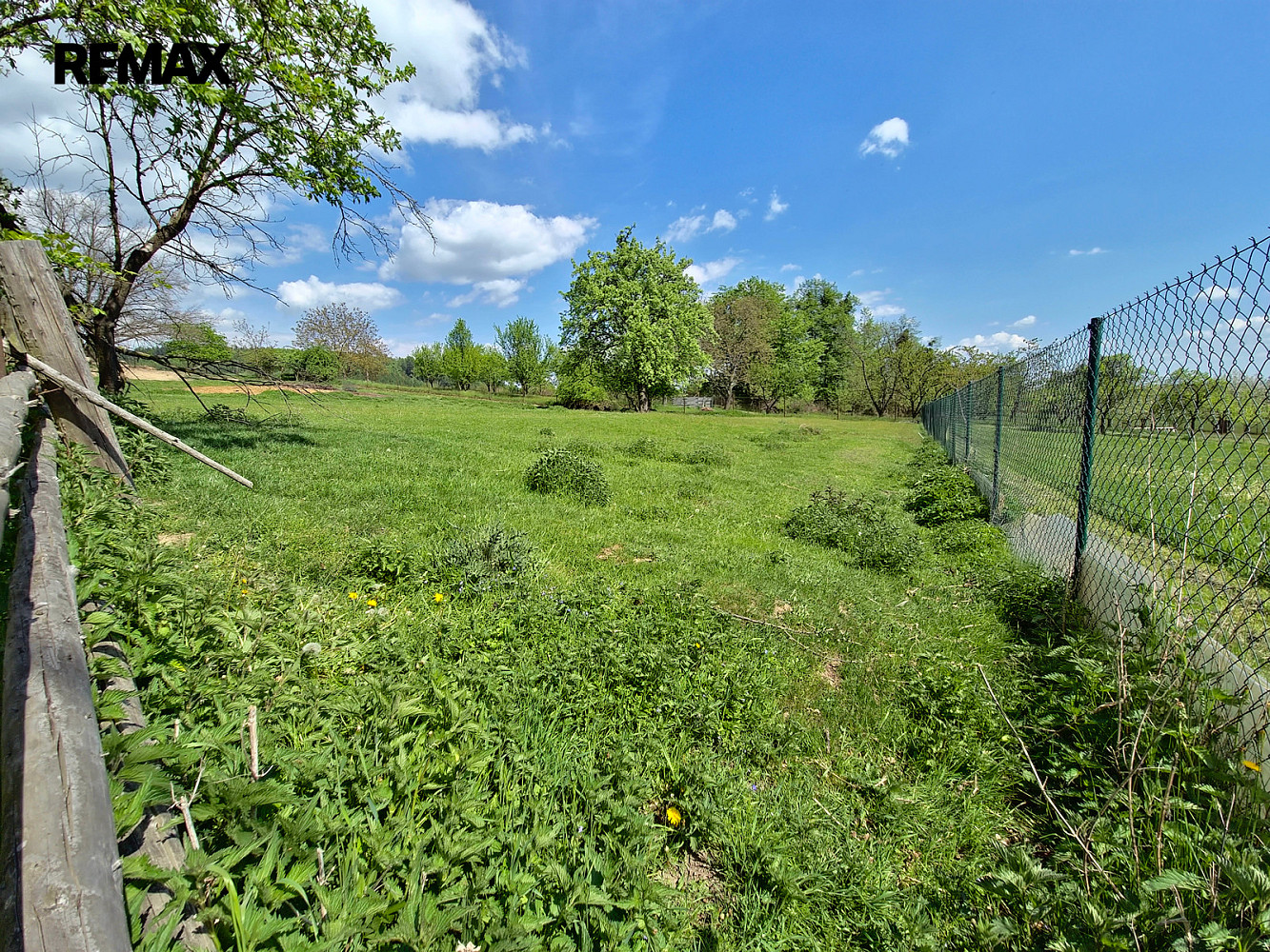 Prodej stavebního pozemku 1 384 m² — photo 2