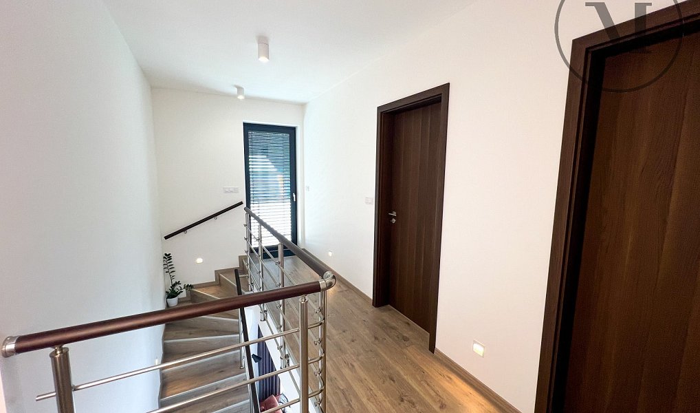Prodej bytu 5+kk 142 m², Vráto – náhled fotky 7