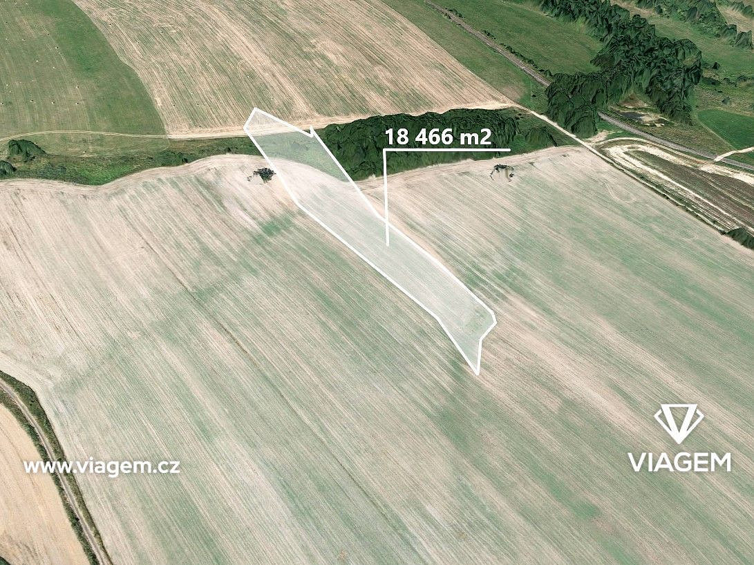 Prodej pole 2 051 m²