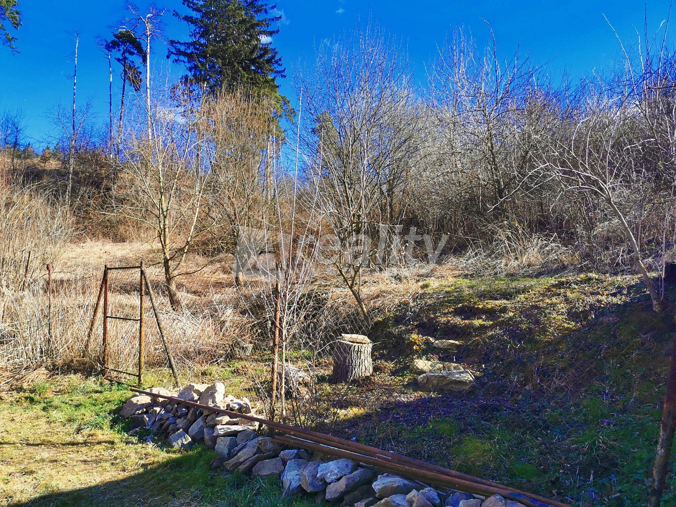 Prodej stavebního pozemku 1 975 m² — photo 2