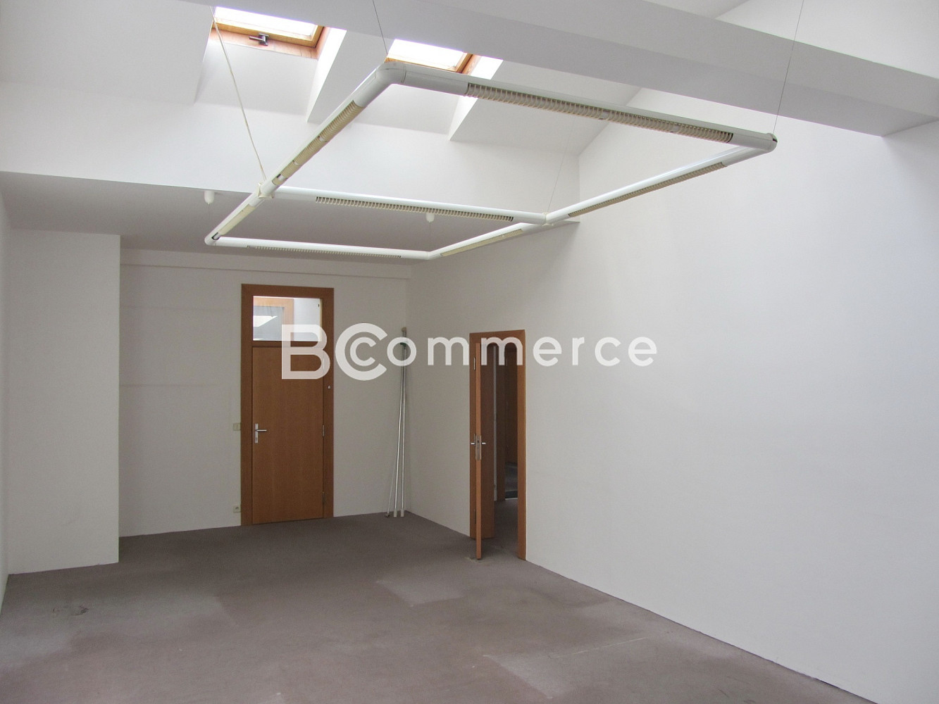 Pronájem kanceláře 61 m² – fotografie 2