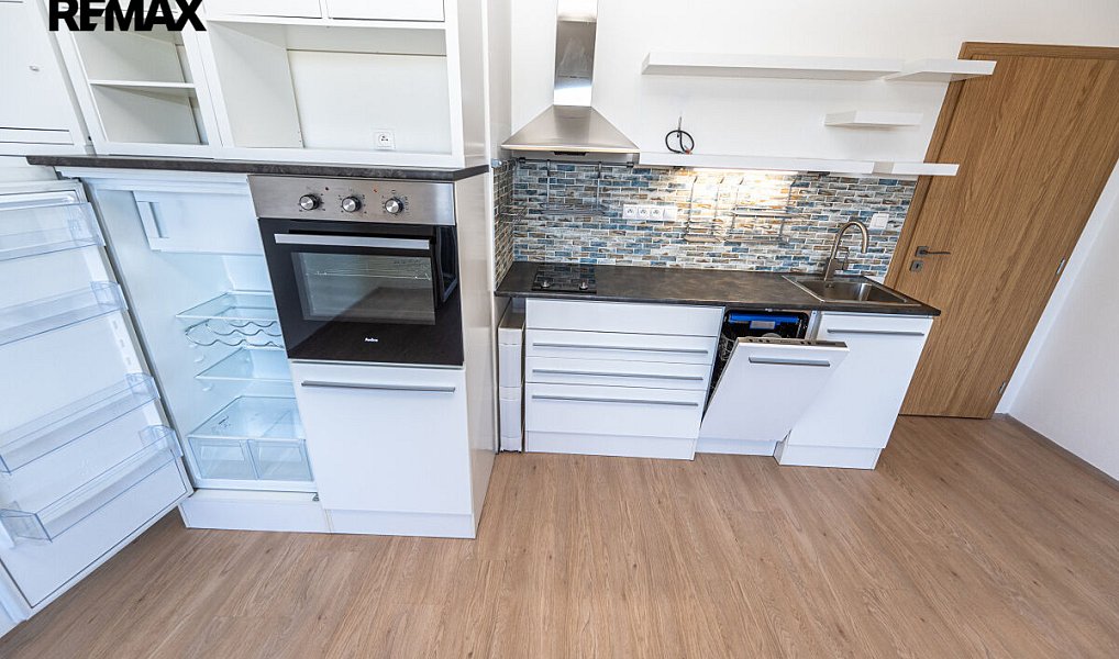 Pronájem bytu 1+kk 32 m², Hostivice – náhled fotky 6