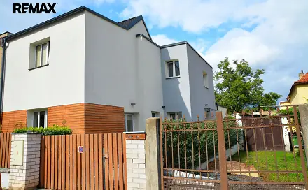 Prodej domu 195 m² s pozemkem 317 m², Divišova, Praha 9 - Kbely