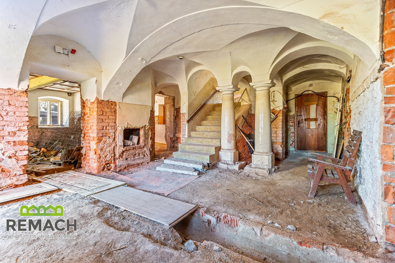 Prodej ubytovacího objektu 650 m² – fotografie 2