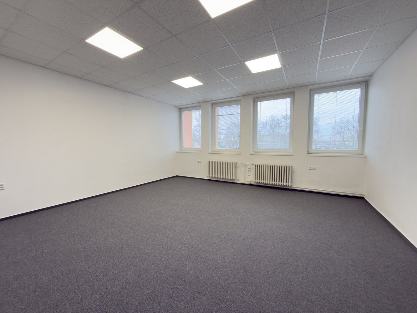 Pronájem kanceláře 29 m² — photo 2