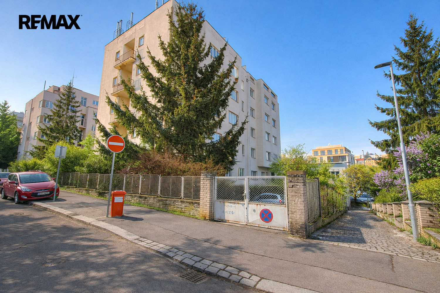 Prodej garáže 16,7 m2, praha 6 břevnov, ul. nad kajetánkou