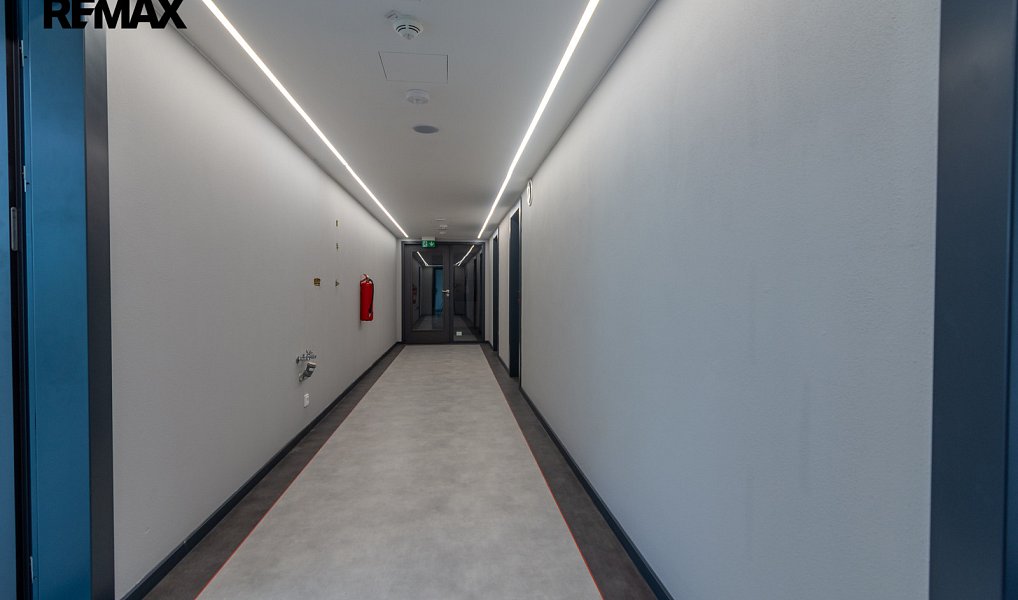 Pronájem obchodních prostor 198 m², Praha – náhled fotky 8