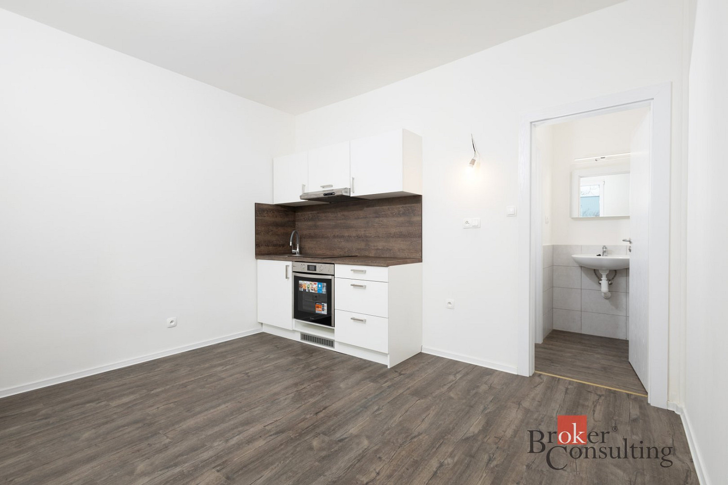 Pronájem bytu 1+kk 27 m² — photo 3